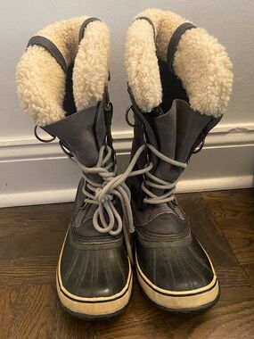 SOREL Women's Winter Carnival Waterproof Boots Grey Size US 9.